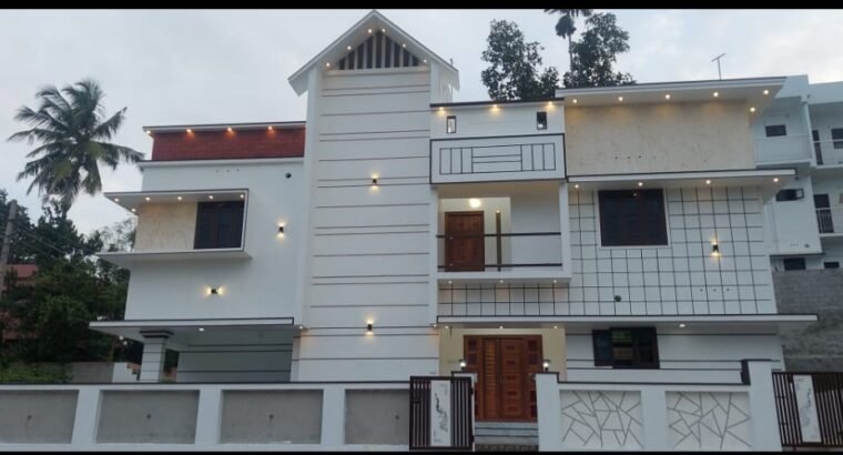 TVM near Chenkttukonam Sreekaryam 5 bhk in5.3 cent