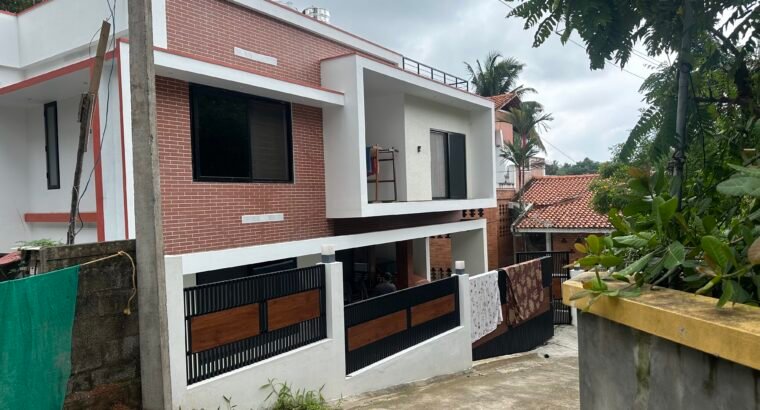 TVM MANNANTHALA 5 bhk 3000 sqf